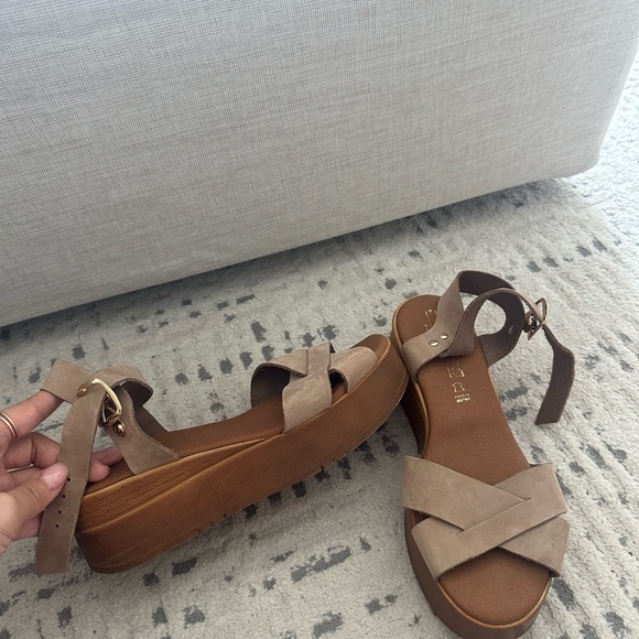 Shoes - Women's Tan Platform Sandals